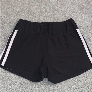 2 stripe shorts